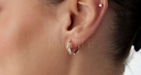 Anlamlı Sevgililer Günü Hediyesi Arayanlar İçin Altının Zamansız Şıklığı