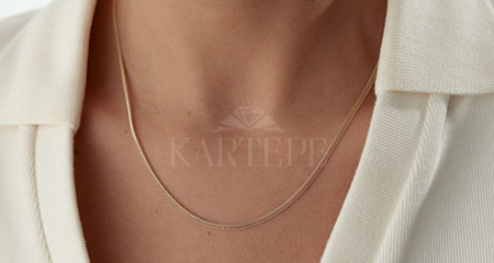 Balıksırtı Zincir Kolye ile Kusursuz ve Modern Şıklık