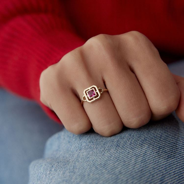 Pembe Taşlı Kare Tasarım Yüzük