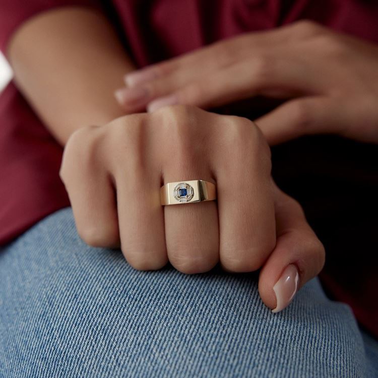 Baget Ve Mavi Taşlı Kare Tasarım Yüzük