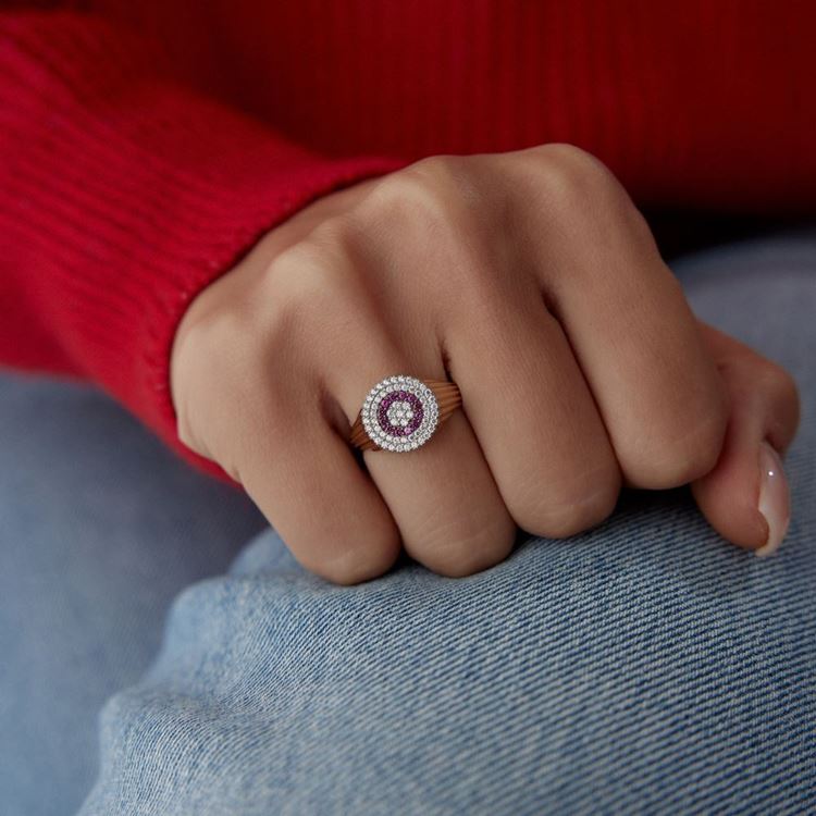 Oval Çizgi Tasarım Pembe Beyaz Taşlı Yüzük