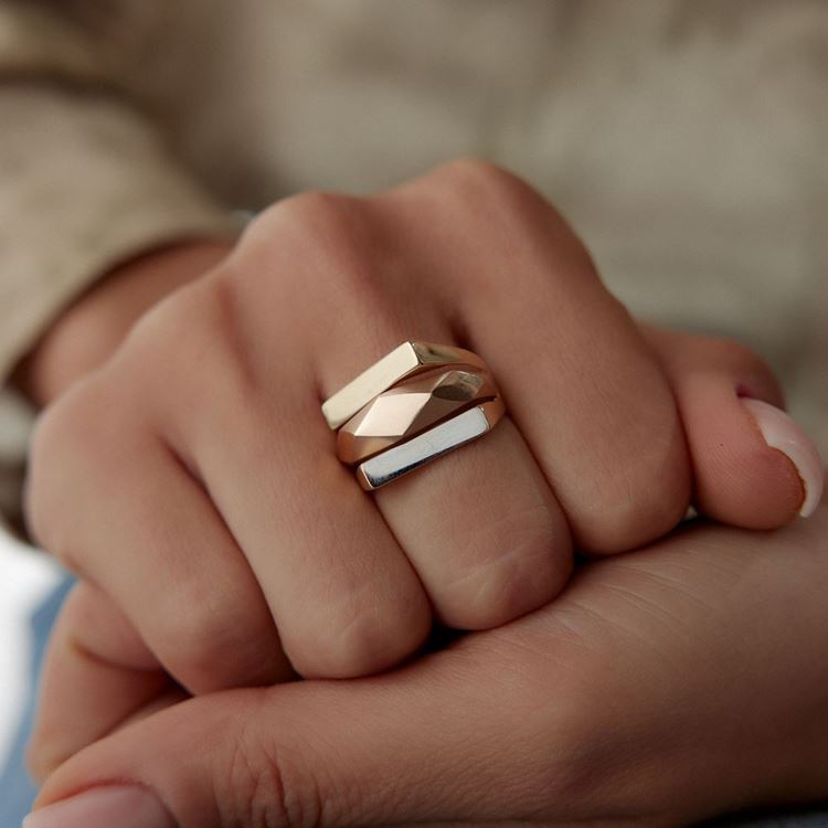 Üç Renk Yatay Geometrik Tasarım Yüzük