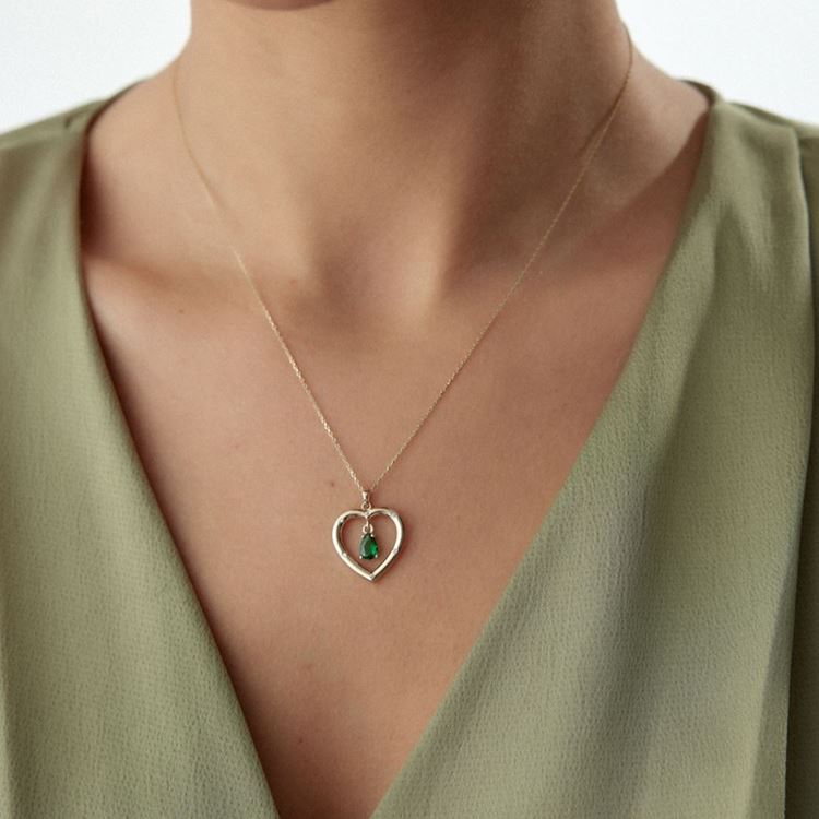 Kalpli Yeşil Taşlı Kolye