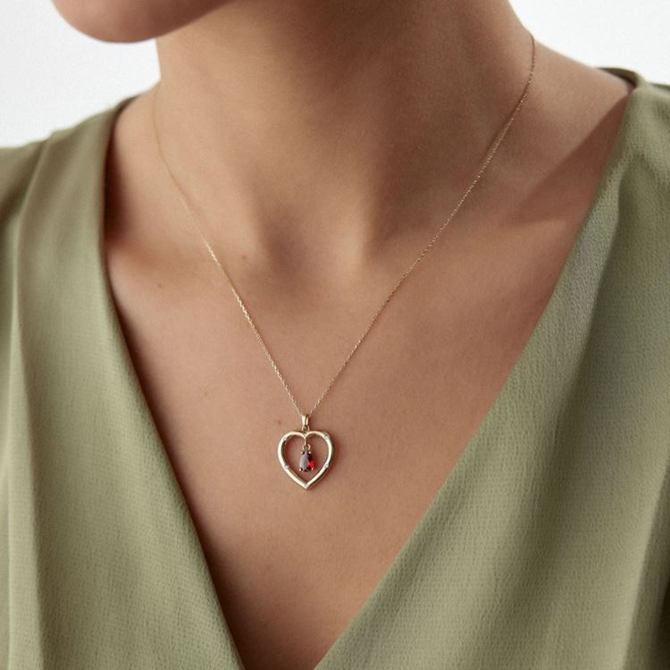 Kalpli Kırmızı Taşlı Kolye