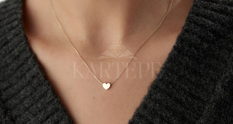 Minimal Takı Trendleri 2025: Zarafetin Yeni Tanımı Kartepe Kuyumculuk’ta