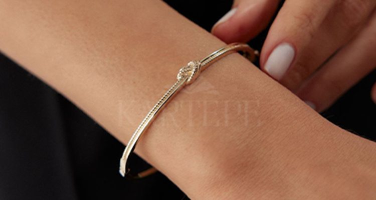 Kelepçe Bileklik Altın Modelleri ile Şıklığın Yeni Yorumu: Kartepe Kuyumculuk