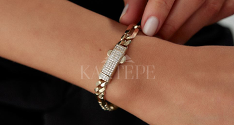 14 Şubat Altın Hediyesi Seçerken Neden Kartepe Kuyumculuk Tercih Edilmeli?
