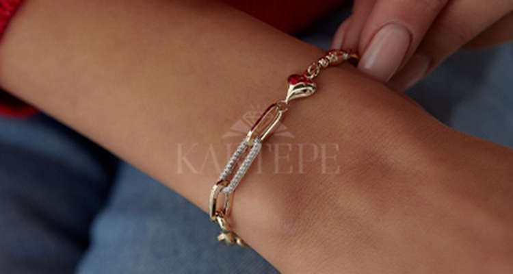 Sevgililer Günü Bileklik Seçimi: Zarif Bir Dokunuşla Kalıcı Bir Anı