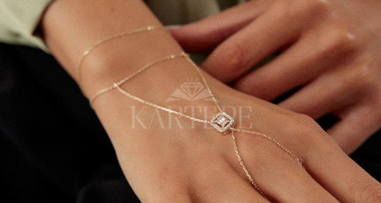 Sevgililer Günü Hediyesi Seçiminde Kartepe Kuyumculuk’un Zarif Dokunuşu