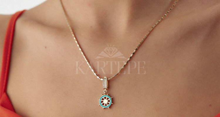 Kadınlar Günü Altın Kolye Rehberi: 8 Mart İçin En Anlamlı ve Zarif Hediye Seçimi