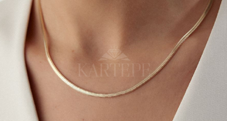 İtalyan Zincir Kolye ile Zamansız Şıklığın Anahtarı