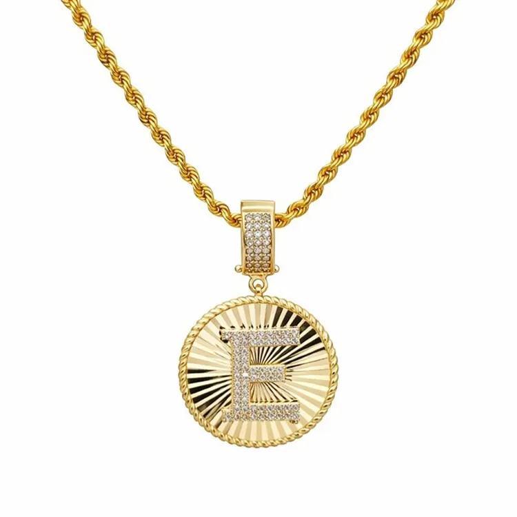 Kalemli Yuvarlak Taşlı Altın Harf Kolye Ucu – Özel Tasarım (2,2 × 2 cm – 0,2 mm)