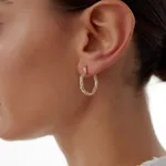 Oval Tasarım Çapraz Taşlı Halka Küpe